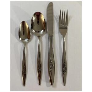 Service For 8 (32 Pieces) - OneidaCraft Deluxe Stainless Lasting Rose Flatware